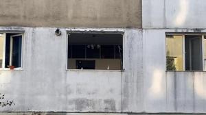 Explozie într-un bloc din Braşov: 40 de persoane au fost evacuate. 24 de apartamente şi 7 autoturisme au fost afectate de deflagraţie