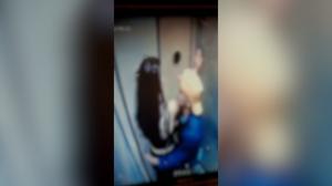Tânără de 16 ani agresată într-un lift al unui bloc din Sectorul 3. Momentul a fost surprins de o cameră de supraveghere. Agresorul este recidivist