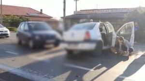 O şoferiţă de 27 de ani, lovită de o dubă SRI, care circula cu viteză pe contrasens, în Bacău. Accidentul a fost surprins de o cameră de supraveghere