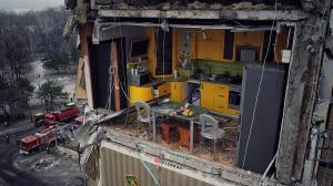 Bucătăria din Ucraina, devenită virală: a rămas intactă, deşi un perete a fost spulberat. Cine locuia în apartamentul din Dnipro