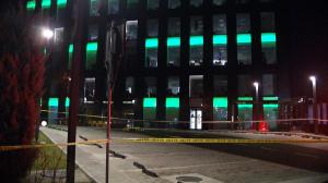 Un tânăr și-a găsit sfârșitul în fața unui turn de birouri din nordul Capitalei. Băiatul s-ar fi aruncat în gol de la etajul 25