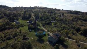 Italianul care ridică vile de lux într-un sat cu 7 oameni din România. Un belgian şi-a luat casă aici cu 500.000 de euro
