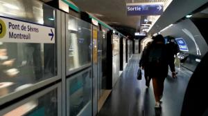 Atenționare de călătorie pentru români în Franța. O grevă de amploare va perturba transportul feroviar, dar și cel public