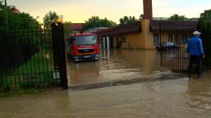 Banca Mondială: România, vulnerabilă la riscurile asociate schimbărilor climatice. Șoferii cu mașini vechi ar putea să fie obligați să plătească o nouă taxă de poluare