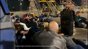 "Trăim toţi sau murim toţi". Terifiaţi şi cu lacrimi în ochi, pelerinii români povestesc clipele de groază trăite în Israel, cu zgomotul alarmelor încă în minte