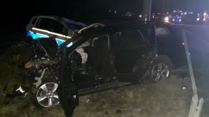 Un tânăr de 18 ani a furat o maşină şi a făcut prăpăd pe un drum din Brăila. A lovit o autospecială a poliţiei şi alte 3 vehicule, într-o cursă nebună