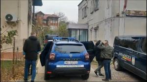 Cine este poliţistul din Sculeni, prins cu şpagă de 220 de euro ascunsă în chiloţi, la percheziţiile DNA. A aruncat alţi 150 de euro în coşul de gunoi