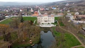 Domeniul de poveste din Cluj care va reintra în circuitul turistic. A fost readus la viață după zeci de ani în care a stat închis
