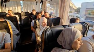 Primii români evacuați din Fâșia Gaza au ajuns în țară. Alți zeci așteaptă să fie salvaţi din infernul războiului: "Este cumplit, un coșmar!"
