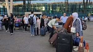 Primii români evacuați din Fâșia Gaza au ajuns în țară. Alți zeci așteaptă să fie salvaţi din infernul războiului: "Este cumplit, un coșmar!"