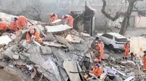 Bilanțul cutremurului din China a trecut de 100 de morți. Misiunea salvatorilor trimiși după supraviețuitori, îngreunată de temperaturile scăzute