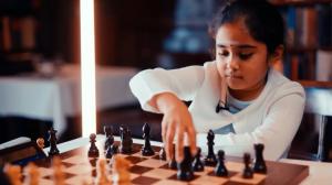 O fetiţă face istorie în lumea şahului. La doar 8 ani, Bodhana a fost încoronată cea mai bună jucătoare la turneul european
