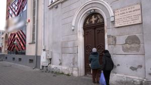 Cu tentația diavolului în poarta bisericii: Sala de păcănele la doi metri de un lăcaș de cult în Alba Iulia. "Se combină perfect una cu cealaltă"