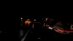 Accident teribil cu români, pe autostrada M5 din Ungaria. Bucăţi din două microbuze s-au împrăştiat pe şosea, după un impact devastator