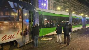 Reacţia STB după ce două tramvaie s-au ciocnit frontal într-o intersecţie din Capitală: "Cauza probabilă, eroarea umană"