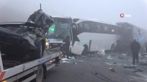 10 morţi şi 59 de răniţi, după un accident în lanţ înfiorător pe autostrada Marmara Nord din Turcia. Sensul spre Istanbul a fost închis circulaţiei