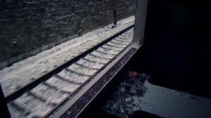 ANIMAŢIE. Pantograful unei locomotive s-a rupt şi a spart geamul vagonului. Trei studente au suferit răni la ochi