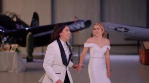 Nuntă virală pe TikTok: modul inedit în care două stewardese şi-au unit destinele. Le leagă o poveste de iubire ca-n filme