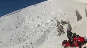 Turiştii polonezi din Maramureş au filmat moartea prietenului lor, luat de avalanșă. Ei ar fi declanşat urgia: "I s-a rupt gâtul"
