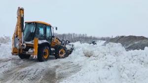 Ninge de 5 zile în Moldova. Salvatorii au înfruntat nămeţi de peste 2 metri în Botoşani. Strat record de zăpadă pentru luna aprilie