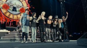 Trupa Guns'n Roses, încântată de fanii români. Imagini cu momentele memorabile din timpul concertului postate pe siteul grupului