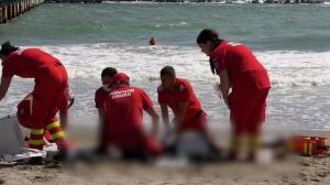 Filmul tragediei din Mamaia. Toţi cei trei tineri morţi au intrat în apă pentru a salva o fată de 16 ani luată de curenţi