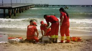 Filmul tragediei din Mamaia. Toţi cei trei tineri morţi au intrat în apă pentru a salva o fată de 16 ani luată de curenţi