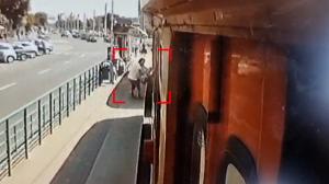 Filmul morţii femeii de 55 de ani din Arad, târâtă şi strivită sub tramvai. Colegii îi iau apărarea vatmanului: "La ultima uşă nu îşi mai dă seama ce face"