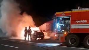 O maşină a luat foc din senin, în mers. Fumul des a îngreunat intervenţia pompierilor ieşeni