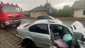 Opt răniţi, între care trei copii, după un impact de groază între două maşini, în Cluj. Şoferul care a provocat accidentul nu avea permis