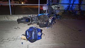 Motociclist mort, după o goană nebună pe străzile din Bistrița. Tânărul a fost aruncat pe asfalt, iar motorul s-a făcut praf