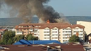 Incendiu în Craiova: "Dacă vine o pală de vânt arde tot cartierul ăsta". Revolta oamenilor care au privit în lacrimi cum toată agoniseala li se face scrum