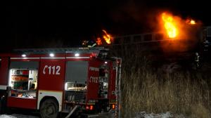 "S-au băgat în flăcări şi i-au scos". Un tren de călători a luat foc pe ruta Galaţi-Cluj. Doi poliţişti au salvat din infern zeci de oameni rămaşi captivi în vagoane