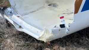 O bucată dintr-un avion s-a desprins în zbor şi a căzut lângă un loc de joacă din Mureş