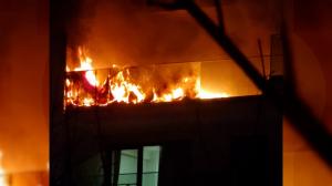 "S-a auzit o bubuitură mare!" Foc şi fum, azi noapte, într-un bloc nou din Capitală. Alarma de incendiu ar fi pornit la mai bine de 15 minute după ce au izbucnit flăcările