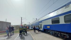 Şofer inconştient, la un pas de tragedie pe calea ferată. Trenul Regio Constanţa - Bucureşti Nord a frânat de urgenţă, iar călătorii au rămas blocaţi mai bine de o oră