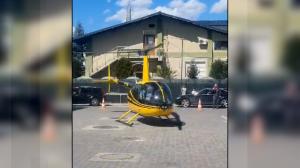 Cine este pilotul care a aterizat cu elicopterul într-o benzinărie din Curtea de Argeş. Acum riscă să rămână fără licenţa de zbor