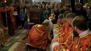 Moment simbolic în Ţara Sfântă: Patriarhul Ierusalimului a spălat picioarele a 12 episcopi. Pelerinii nu au mai umplut străzile în acest an de teama războiului