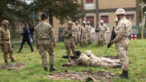 Românii din Italia ar putea fi obligaţi să facă armata. Proiect de lege depus de vicepremier
