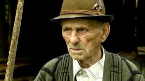 Viaţa incredibilă a lui Gică Baciu, seniorul care a împlinit 102 ani. Îl vizitează necunoscuţi ca să îi afle secretul longevităţii