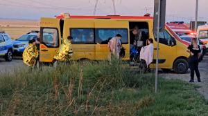 Drumurile din România, capcane pentru străini. 66 de turişti implicaţi în două accidente înfiorătoare