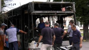Un autobuz a luat foc în mers în Oradea. Şoferul şi pasagerii s-au autoevacuat