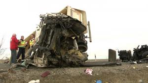 Două camioane s-au făcut praf în apropiere de Vama Borș. Momentul impactului devastator surprins de un alt șofer (Video)