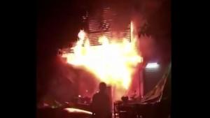 18 oameni au ars de vii într-un incendiu la un club de karaoke! Cel care a pus focul a blocat cu motocicleta singura ieşire din local (Video dramatic)