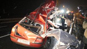Imagini îngrozitoare pe autostradă, lângă Sebeş. Doi morţi, unul dintre ei a zburat pe geam din maşină