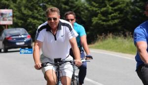 Toţi ochii pe preşedinte! Iohannis a atras, din nou, TOATE PRIVIRILE asupra sa! Cum a fost SURPRINS preşedintele, la o plimbare în Sibiu!