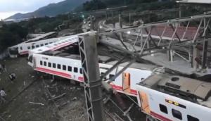 Zeci de morți și răniți după ce un tren de mare viteză a deraiat în Taiwan. Cinci vagoane au sărit de pe șine și s-au răsturnat (Video)