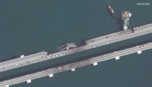 Traficul a fost reluat pe podul din Crimeea în urma exploziei. Ce arată noile imagini din satelit