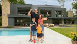 A câștigat o casă de 4 milioane de euro după ce a donat doar 40 de euro. Cu cât ar putea închiria locuința de lux: "Înainte am câștigat o cutie cu prăjituri"