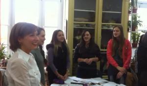Video emoţionant! Cum a fost primită Prima Doamnă a României de elevi